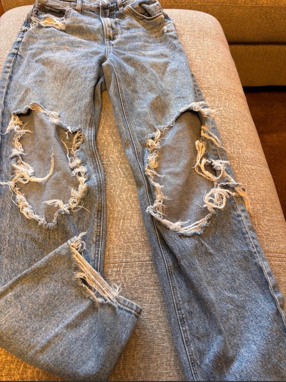 American Eagle Light Wash Distressed Straight Leg Jeans